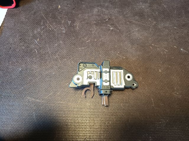 bontott VW GOLF VI Generátor Elektronika