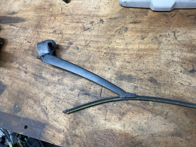 bontott VW GOLF VI Hátsó Ablaktörlő Kar