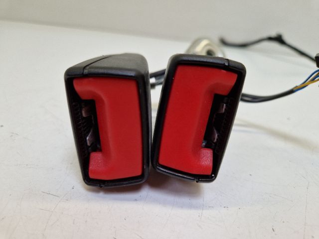 bontott VW GOLF VI Hátsó középső Biztonsági Öv Csat