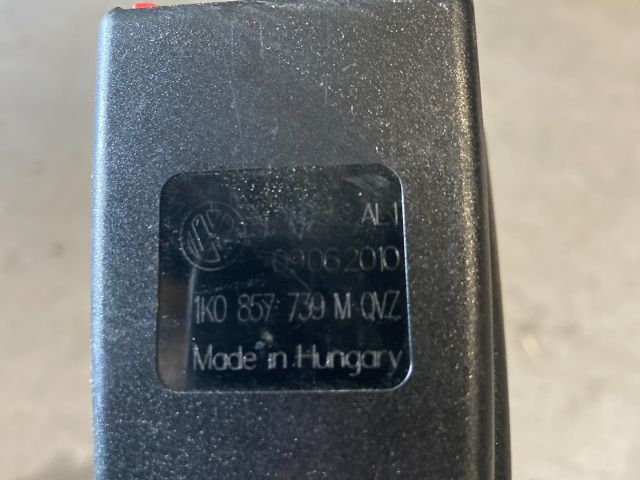 bontott VW GOLF VI Hátsó középső Biztonsági Öv Csat