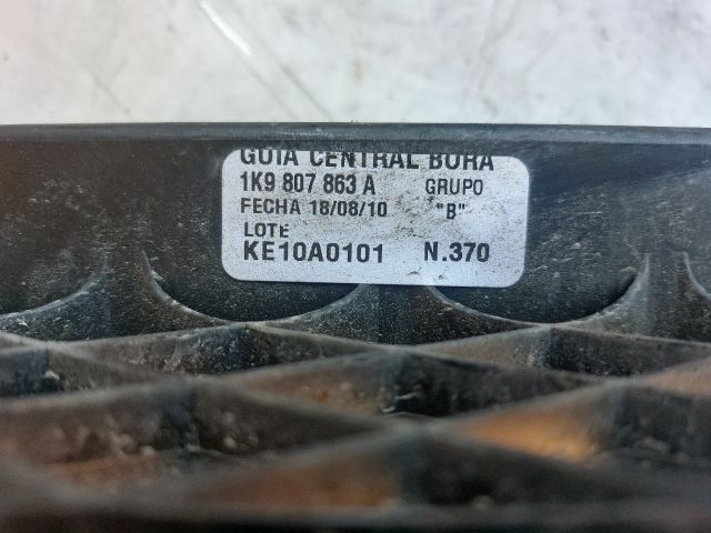 bontott VW GOLF VI Hátsó középső Lökhárító Tartó (Műanyag)