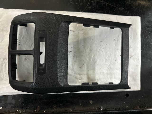 bontott VW GOLF VI Hátsó középső Szellőző