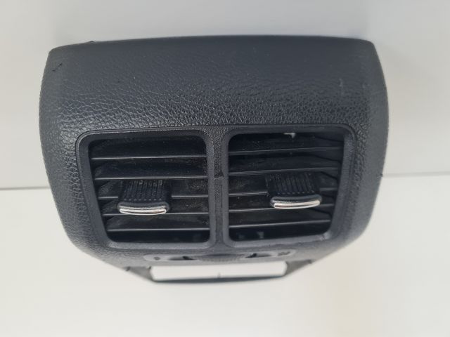 bontott VW GOLF VI Hátsó középső Szellőző