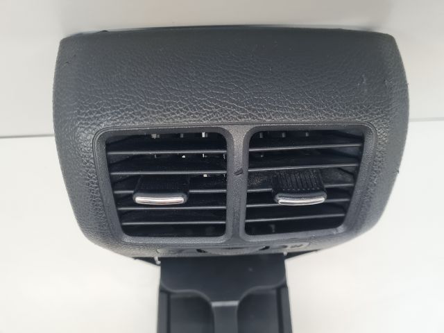 bontott VW GOLF VI Hátsó középső Szellőző