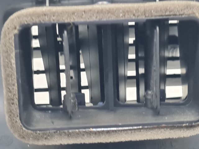 bontott VW GOLF VI Hátsó középső Szellőző