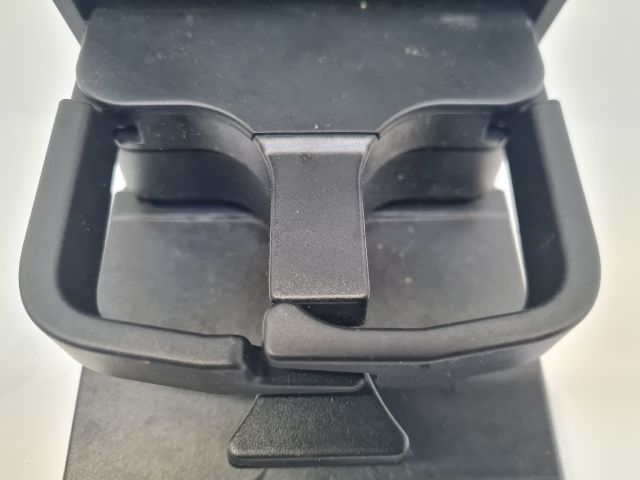 bontott VW GOLF VI Hátsó Pohártartó