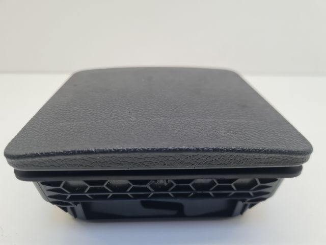 bontott VW GOLF VI Hátsó Pohártartó