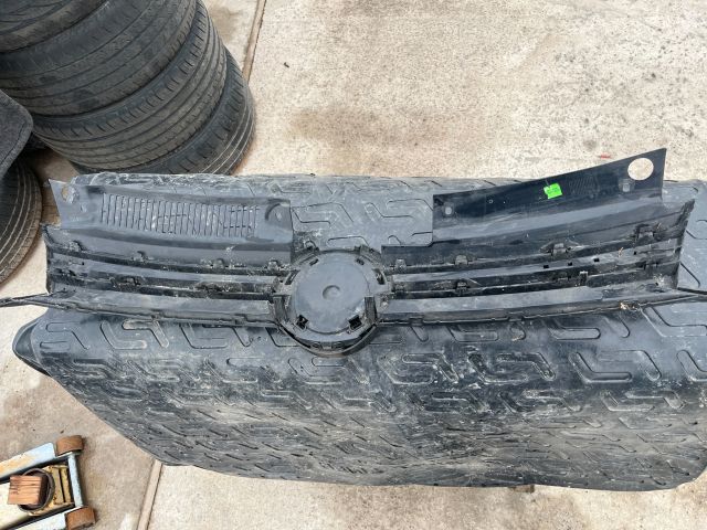 bontott VW GOLF VI Hűtőrács