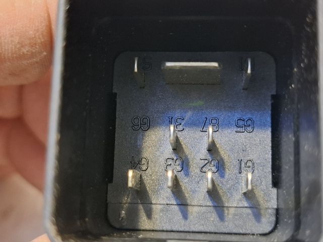 bontott VW GOLF VI Izzító Relé