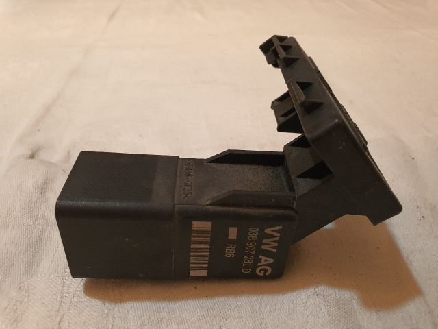 bontott VW GOLF VI Izzító Relé