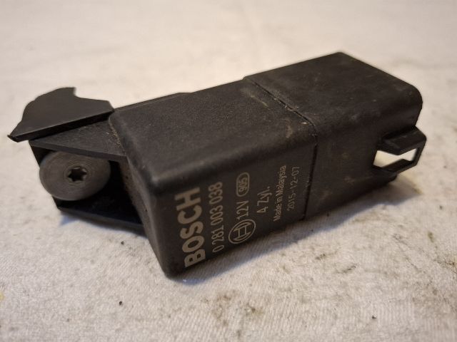 bontott VW GOLF VI Izzító Relé