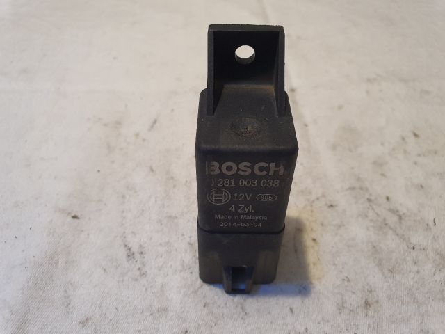 bontott VW GOLF VI Izzító Relé