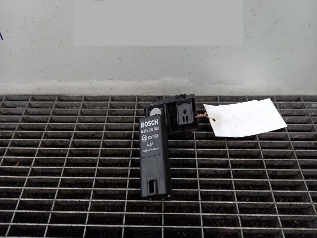 bontott VW GOLF VI Izzító Relé