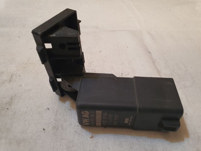 bontott VW GOLF VI Izzító Relé