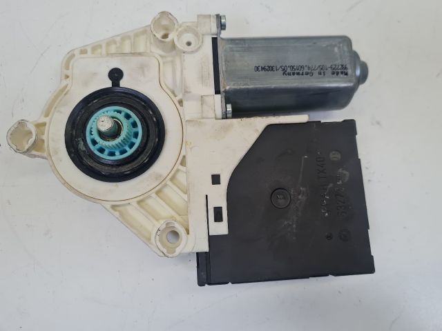 bontott VW GOLF VI Jobb első Ablakemelő Motor