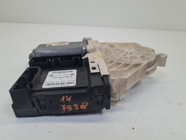 bontott VW GOLF VI Jobb első Ablakemelő Motor