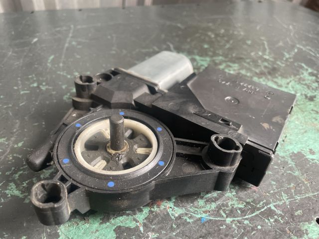 bontott VW GOLF VI Jobb első Ablakemelő Motor