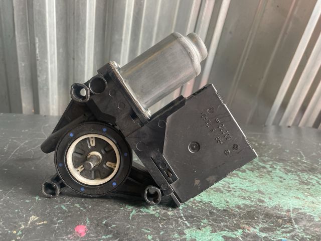 bontott VW GOLF VI Jobb első Ablakemelő Motor