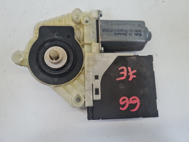 bontott VW GOLF VI Jobb első Ablakemelő Motor