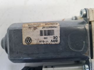 bontott VW GOLF VI Jobb első Ablakemelő Motor