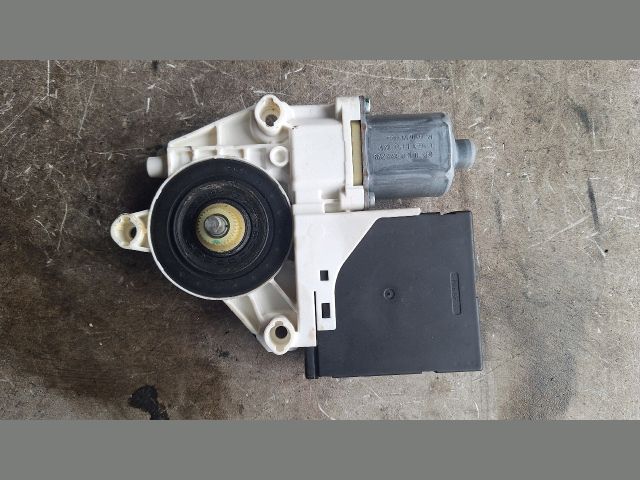bontott VW GOLF VI Jobb első Ablakemelő Motor