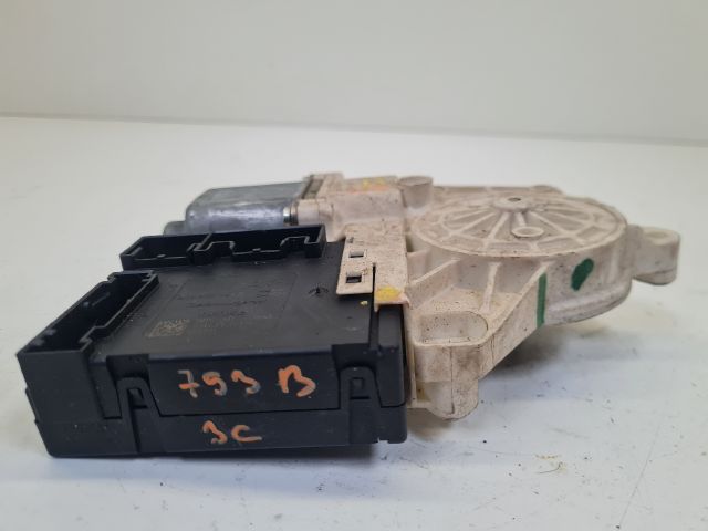 bontott VW GOLF VI Jobb első Ablakemelő Motor