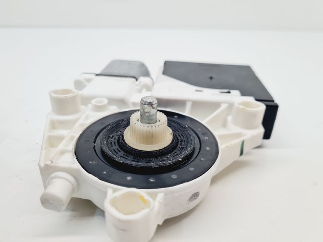 bontott VW GOLF VI Jobb első Ablakemelő Motor