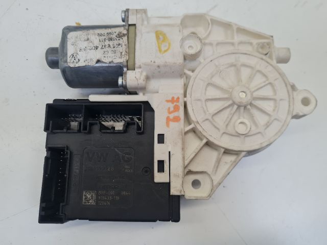 bontott VW GOLF VI Jobb első Ablakemelő Motor