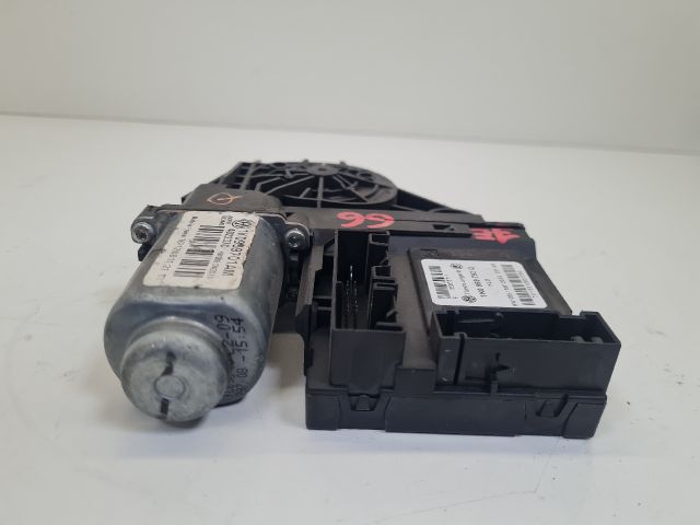 bontott VW GOLF VI Jobb első Ablakemelő Motor