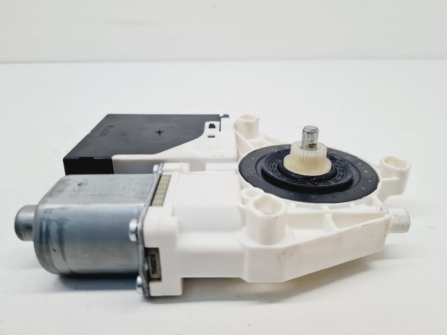 bontott VW GOLF VI Jobb első Ablakemelő Motor