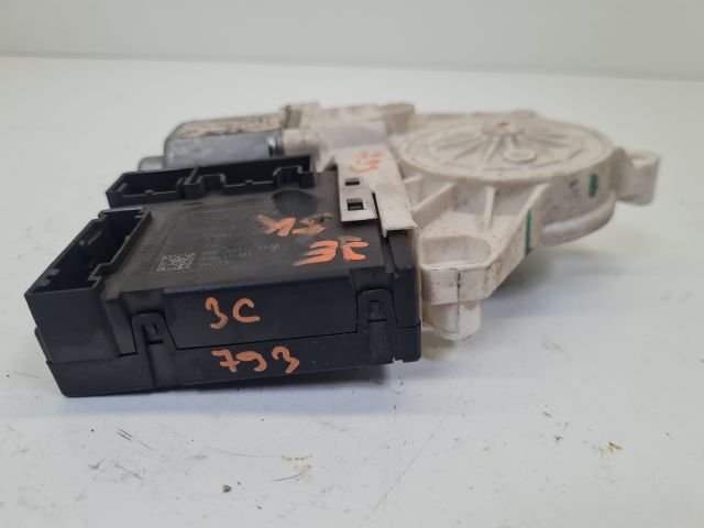 bontott VW GOLF VI Jobb első Ablakemelő Motor