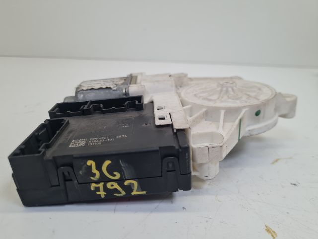 bontott VW GOLF VI Jobb első Ablakemelő Motor