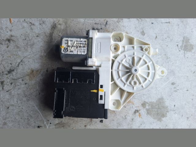 bontott VW GOLF VI Jobb első Ablakemelő Motor