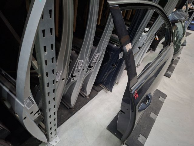 bontott VW GOLF VI Jobb első Ajtó (Üres lemez)