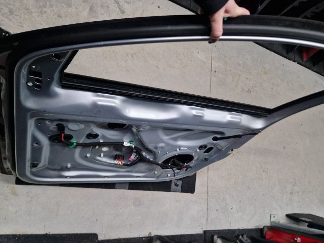 bontott VW GOLF VI Jobb első Ajtó (Üres lemez)