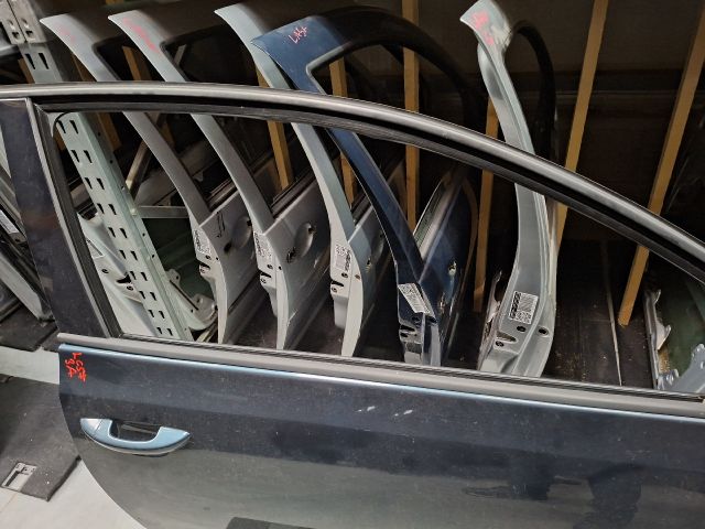 bontott VW GOLF VI Jobb első Ajtó (Üres lemez)