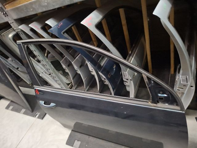 bontott VW GOLF VI Jobb első Ajtó (Üres lemez)