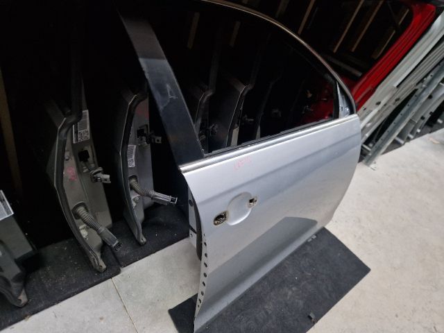 bontott VW GOLF VI Jobb első Ajtó (Üres lemez)