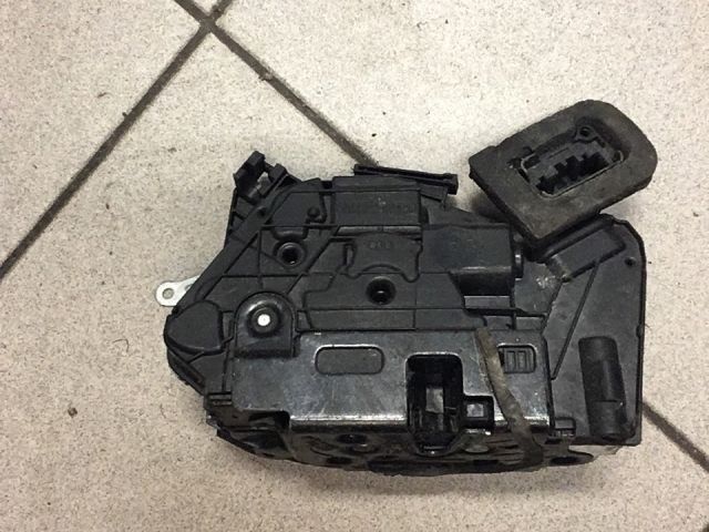 bontott VW GOLF VI Jobb első Ajtózár