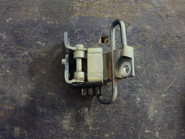 bontott VW GOLF VI Jobb első Alsó Zsanér