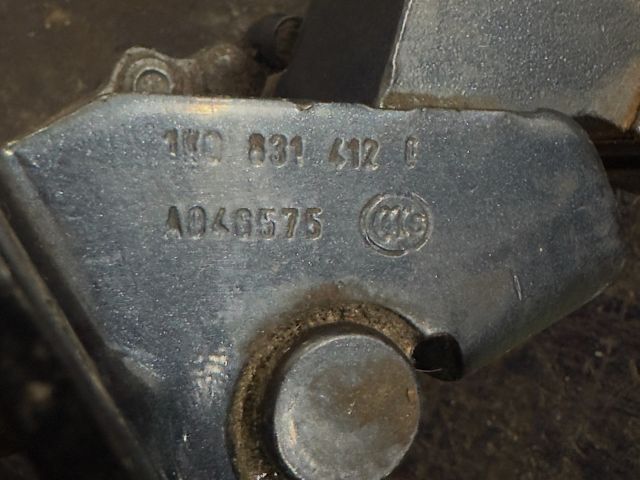 bontott VW GOLF VI Jobb első Alsó Zsanér