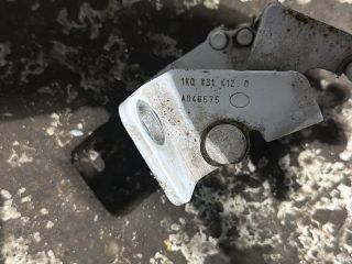 bontott VW GOLF VI Jobb első Alsó Zsanér