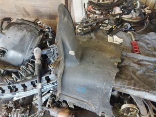 bontott VW GOLF VI Jobb első Dobbetét (Kerékjárati, Műanyag)