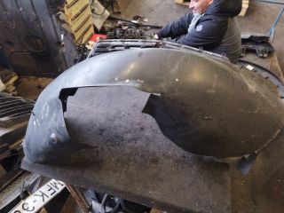 bontott VW GOLF VI Jobb első Dobbetét (Kerékjárati, Műanyag)