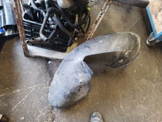 bontott VW GOLF VI Jobb első Dobbetét (Kerékjárati, Műanyag)