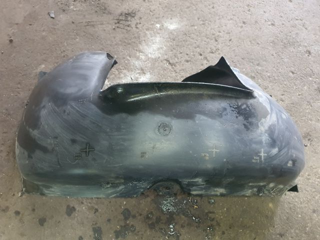 bontott VW GOLF VI Jobb első Dobbetét (Kerékjárati, Műanyag)