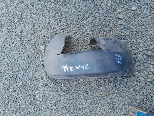 bontott VW GOLF VI Jobb első Dobbetét (Kerékjárati, Műanyag)