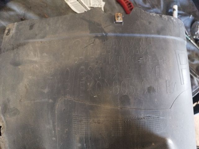 bontott VW GOLF VI Jobb első Dobbetét (Kerékjárati, Műanyag)