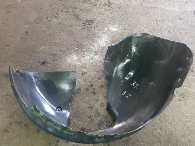 bontott VW GOLF VI Jobb első Dobbetét (Kerékjárati, Műanyag)