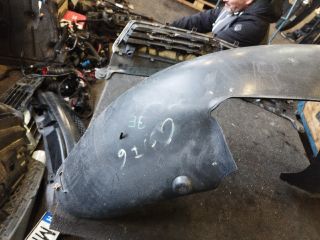 bontott VW GOLF VI Jobb első Dobbetét (Kerékjárati, Műanyag)